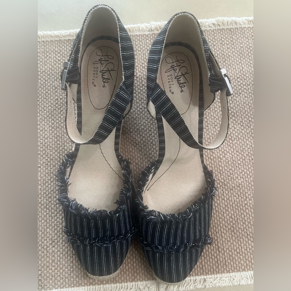 Life Stride Black Pinstripe Fringed Ankle-Strap Sandals Size 11W